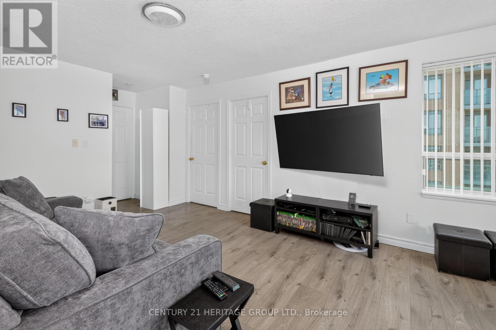 #1017 39 ONEIDA CRESCENT - 5