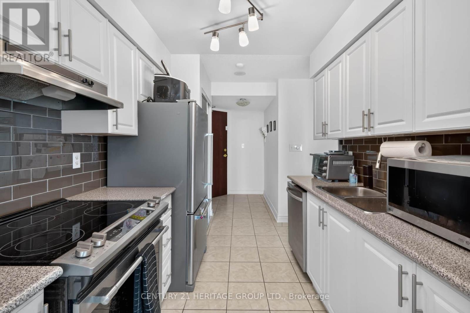 #1017 39 ONEIDA CRESCENT - 8
