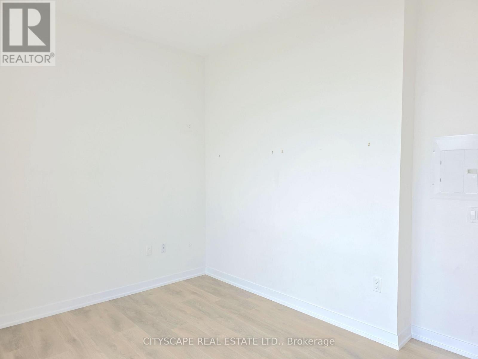 #418 415 SEA RAY AVENUE - Image 17
