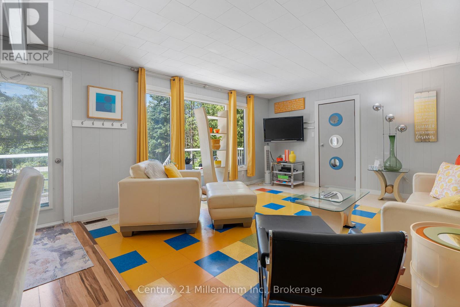 553 BAY STREET - 14