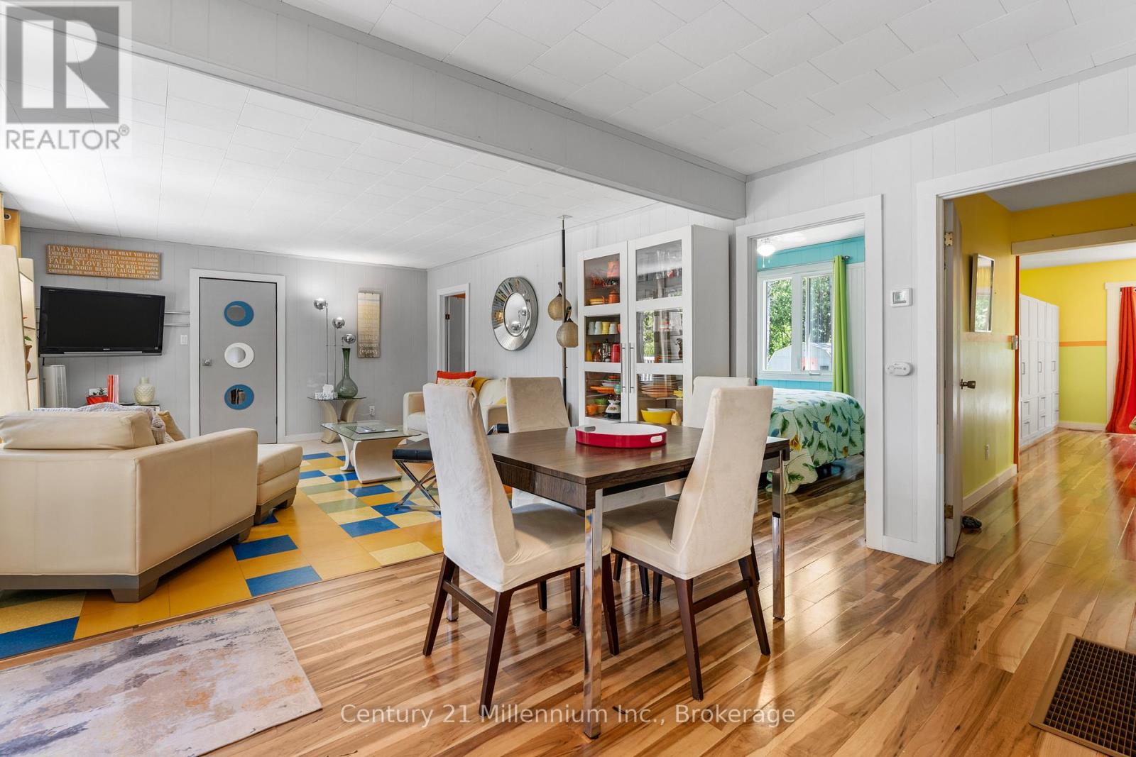 553 BAY STREET - 18