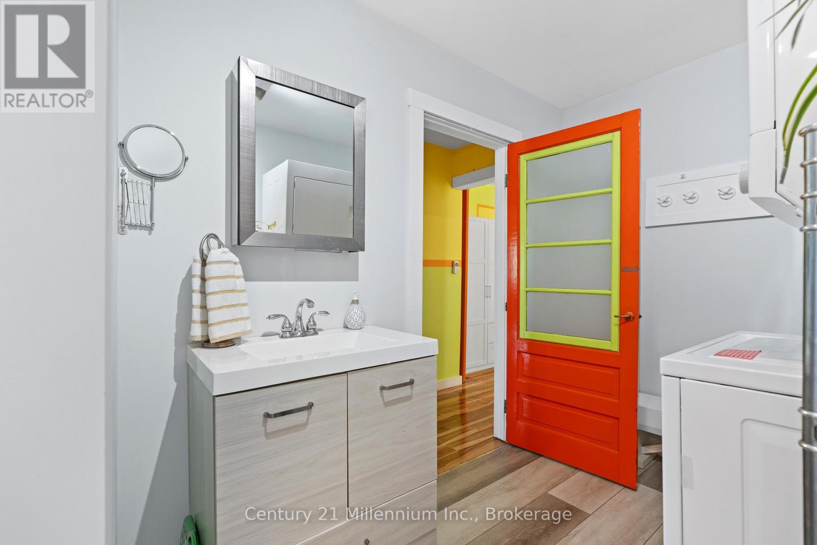 553 BAY STREET - 26