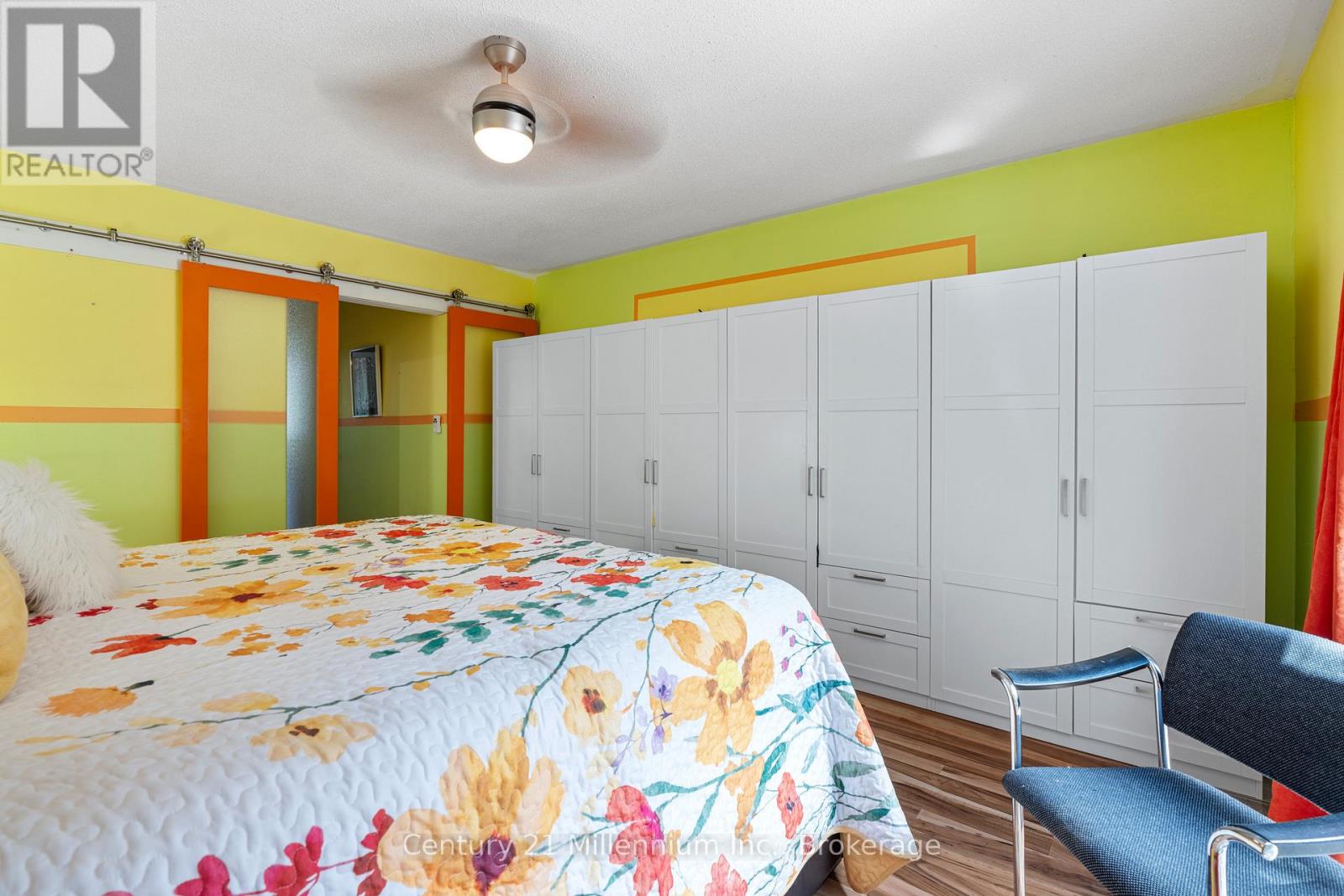 553 BAY STREET - 23