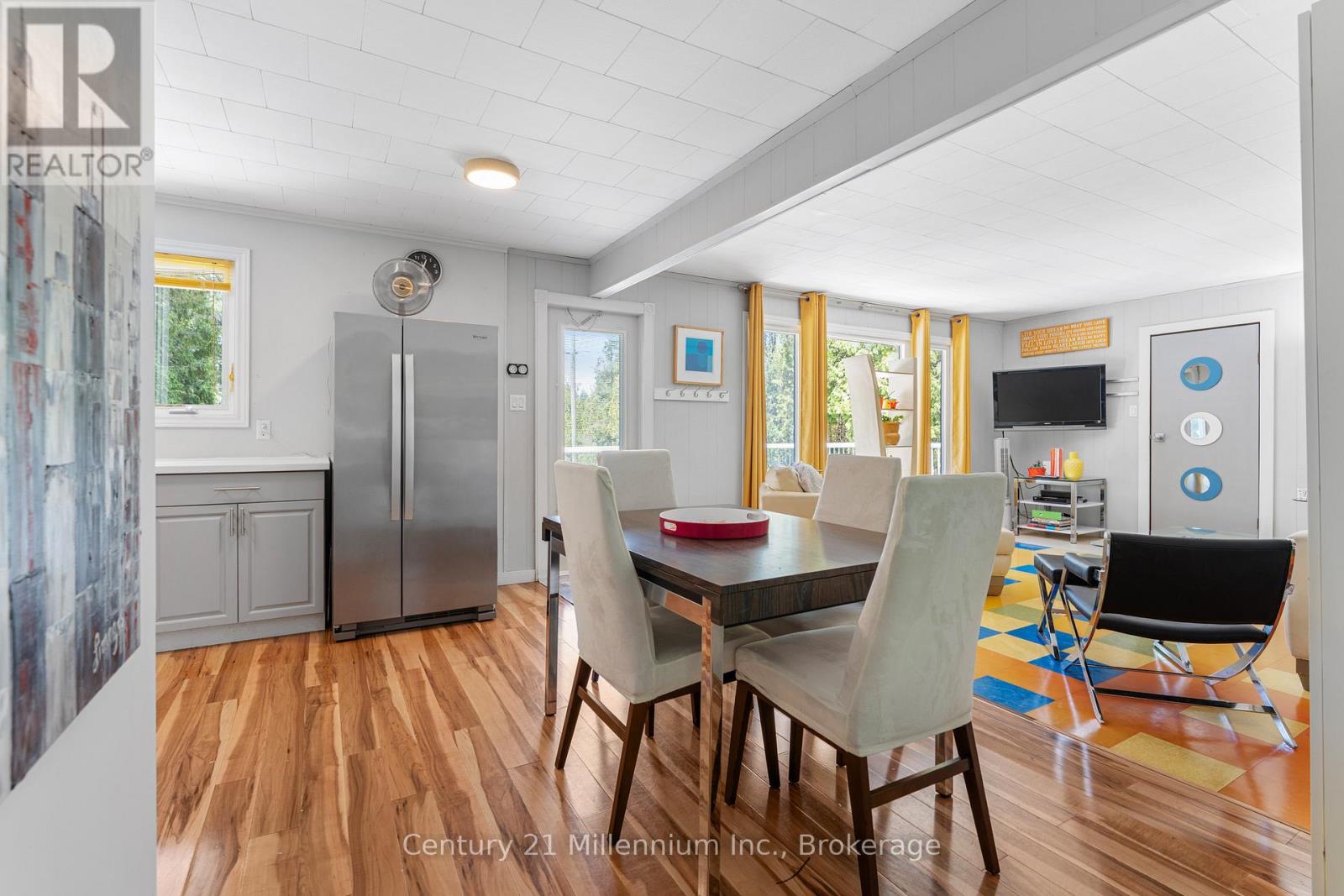 553 BAY STREET - 19