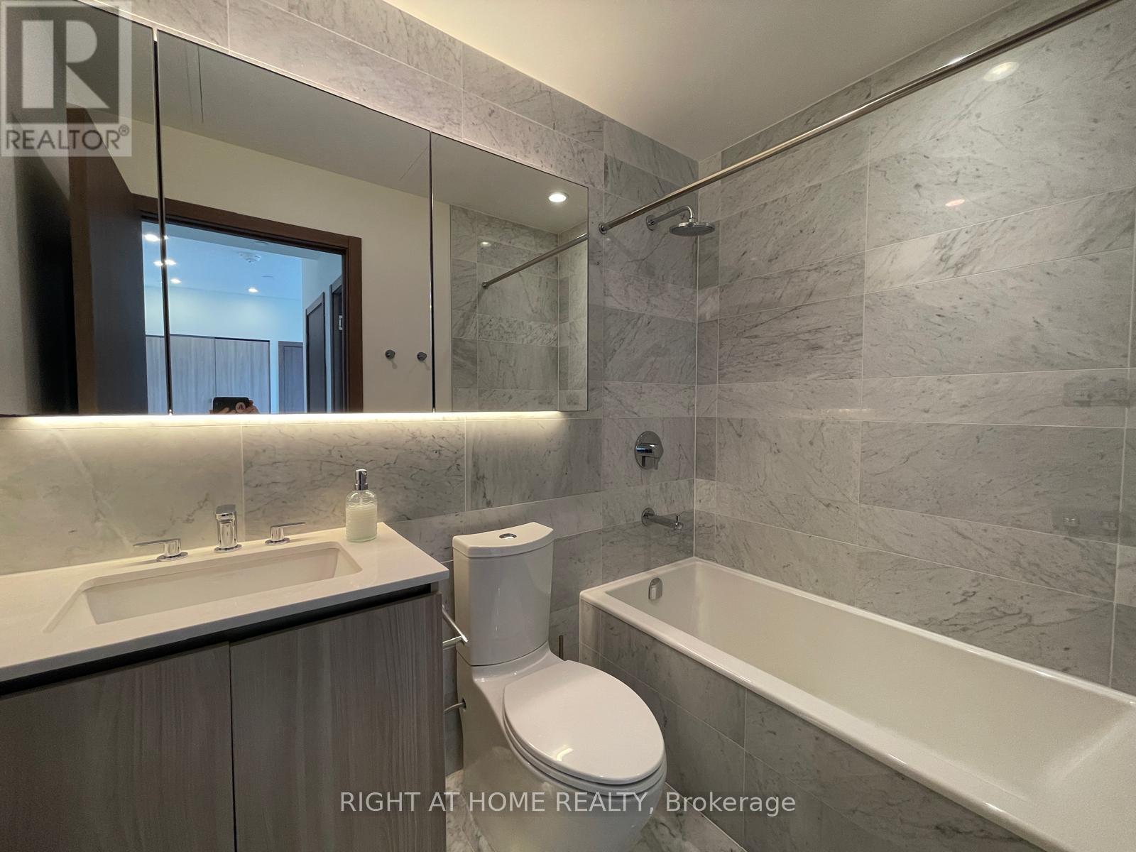 #3205 19 BATHURST STREET - 11