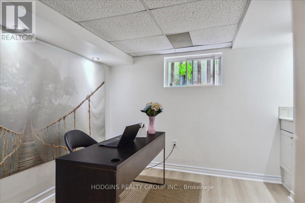 65 MINEOLA ROAD E - 27
