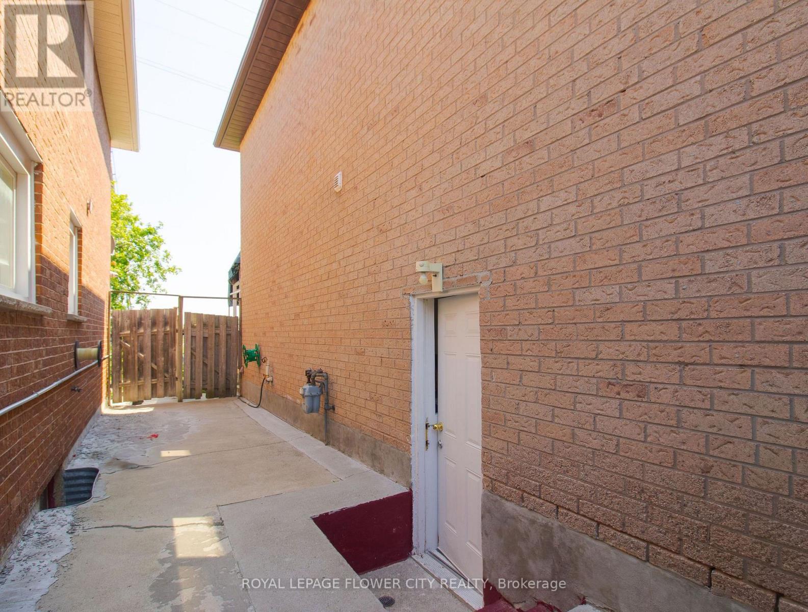 19 FALLEN OAK COURT - 30