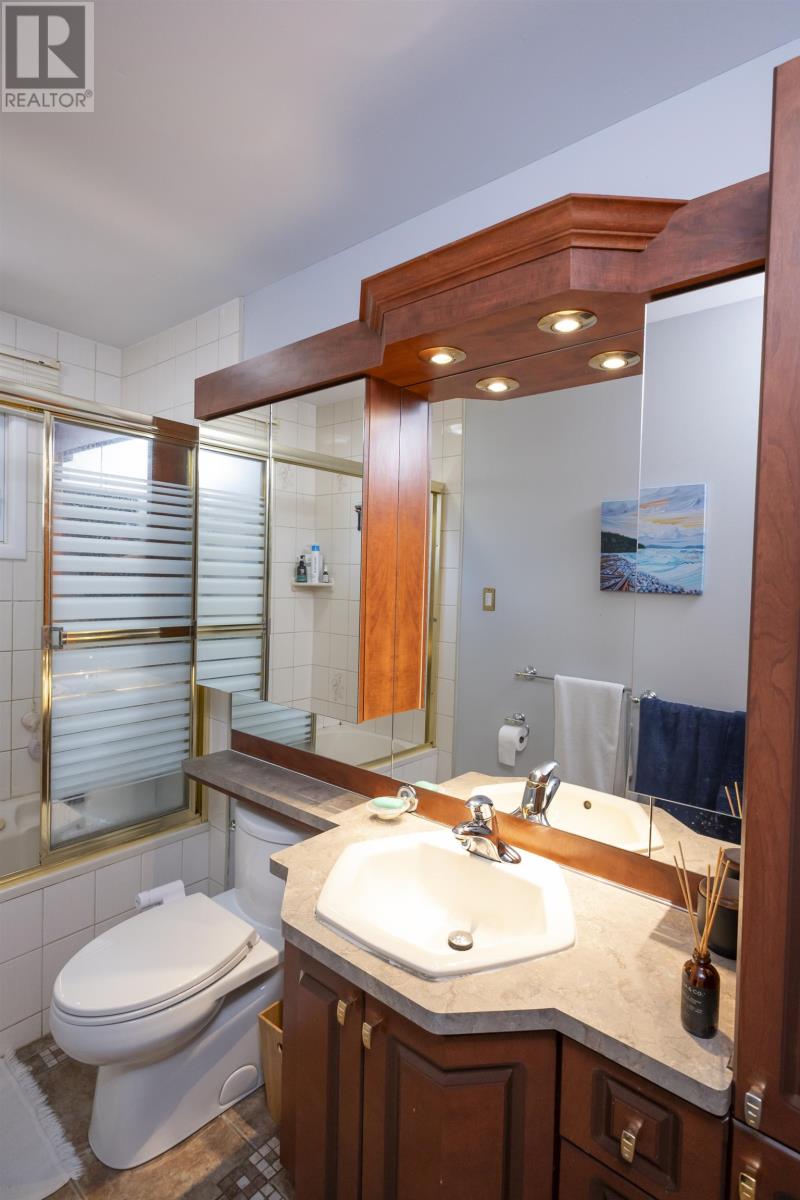 105 Spruce CT - 22