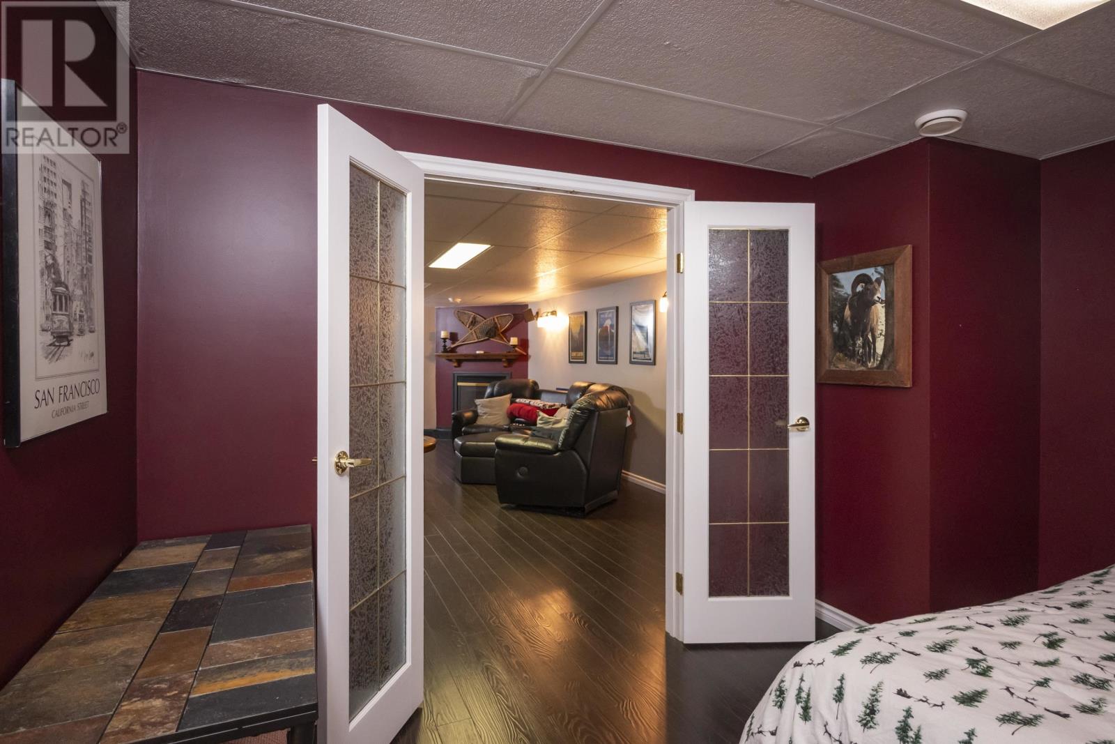 105 Spruce CT - 17