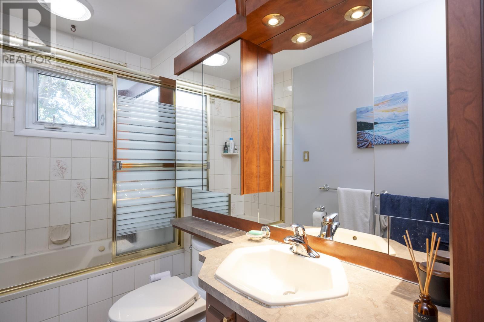 105 Spruce CT - 23