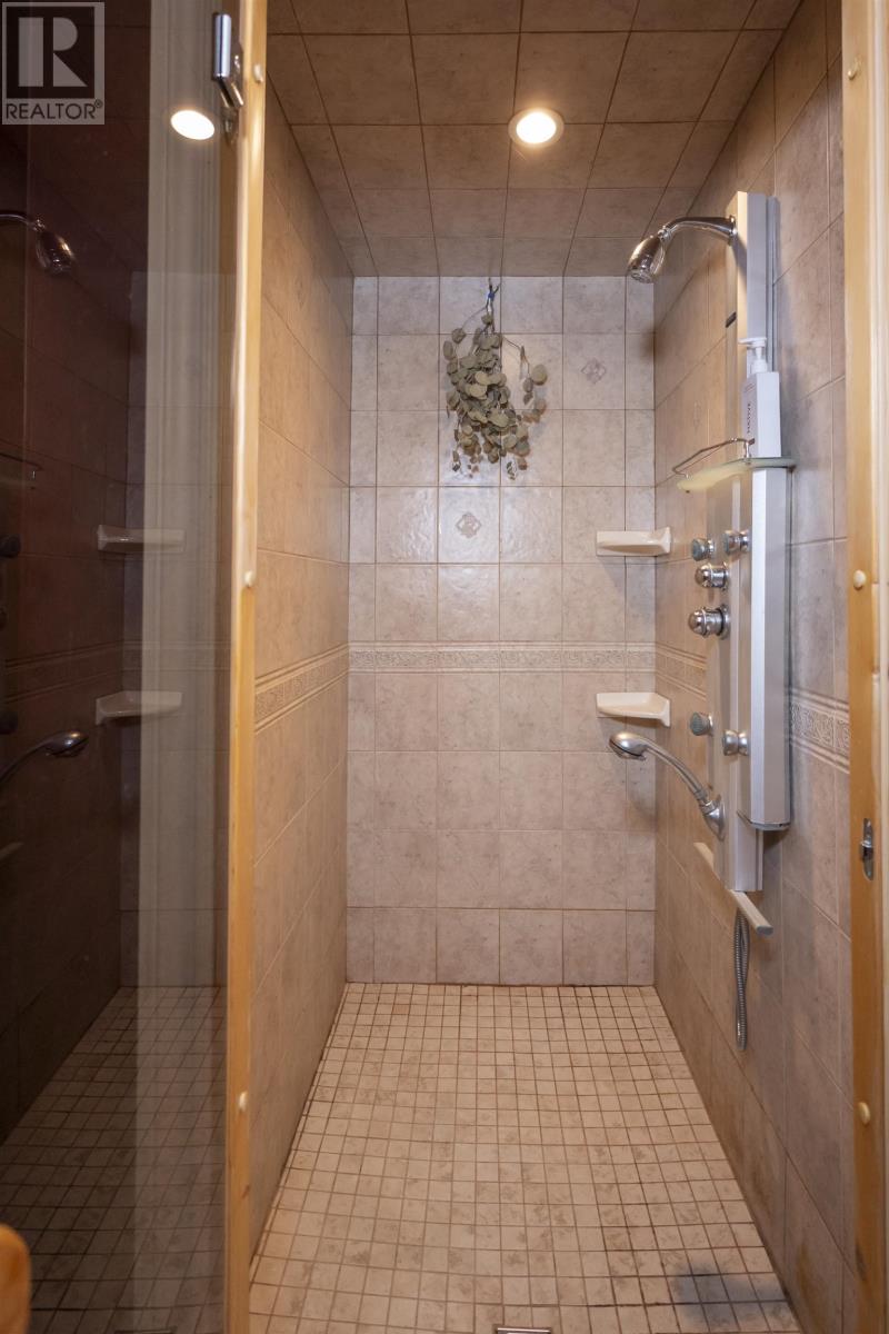 105 Spruce CT - 25