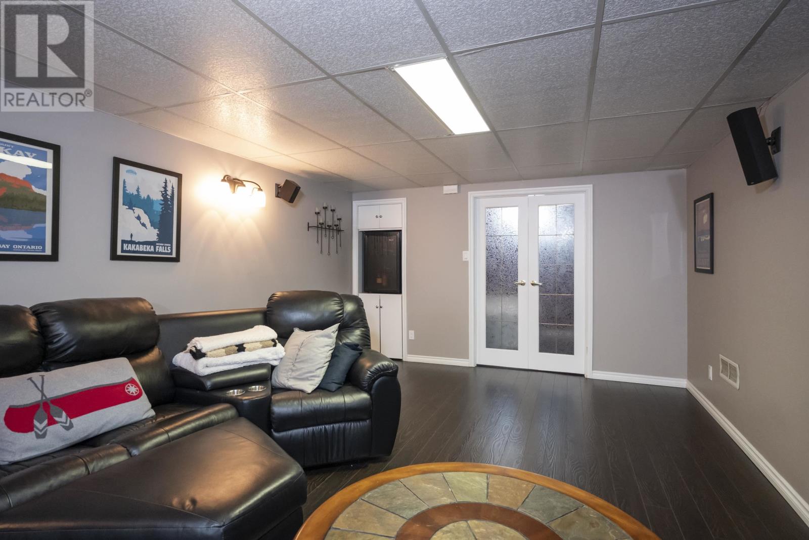 105 Spruce CT - 28