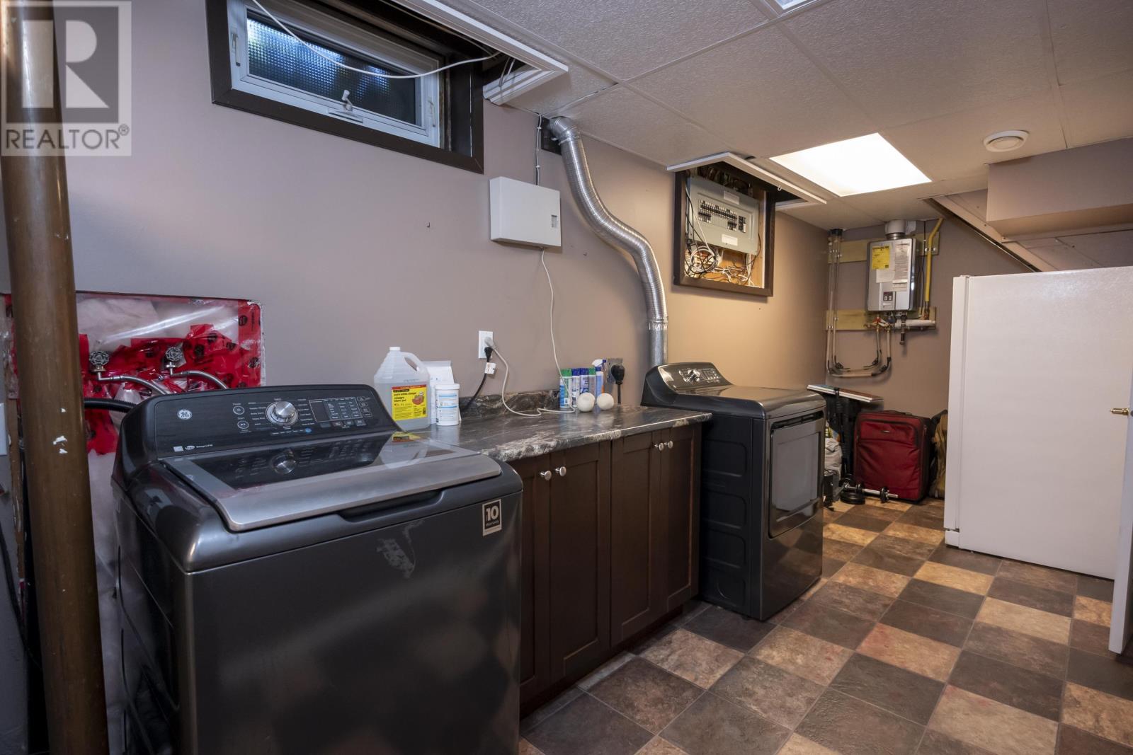 105 Spruce CT - 31