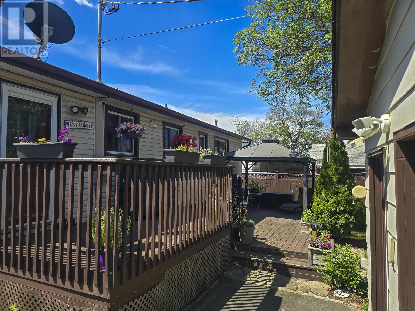 105 Spruce CT - 35