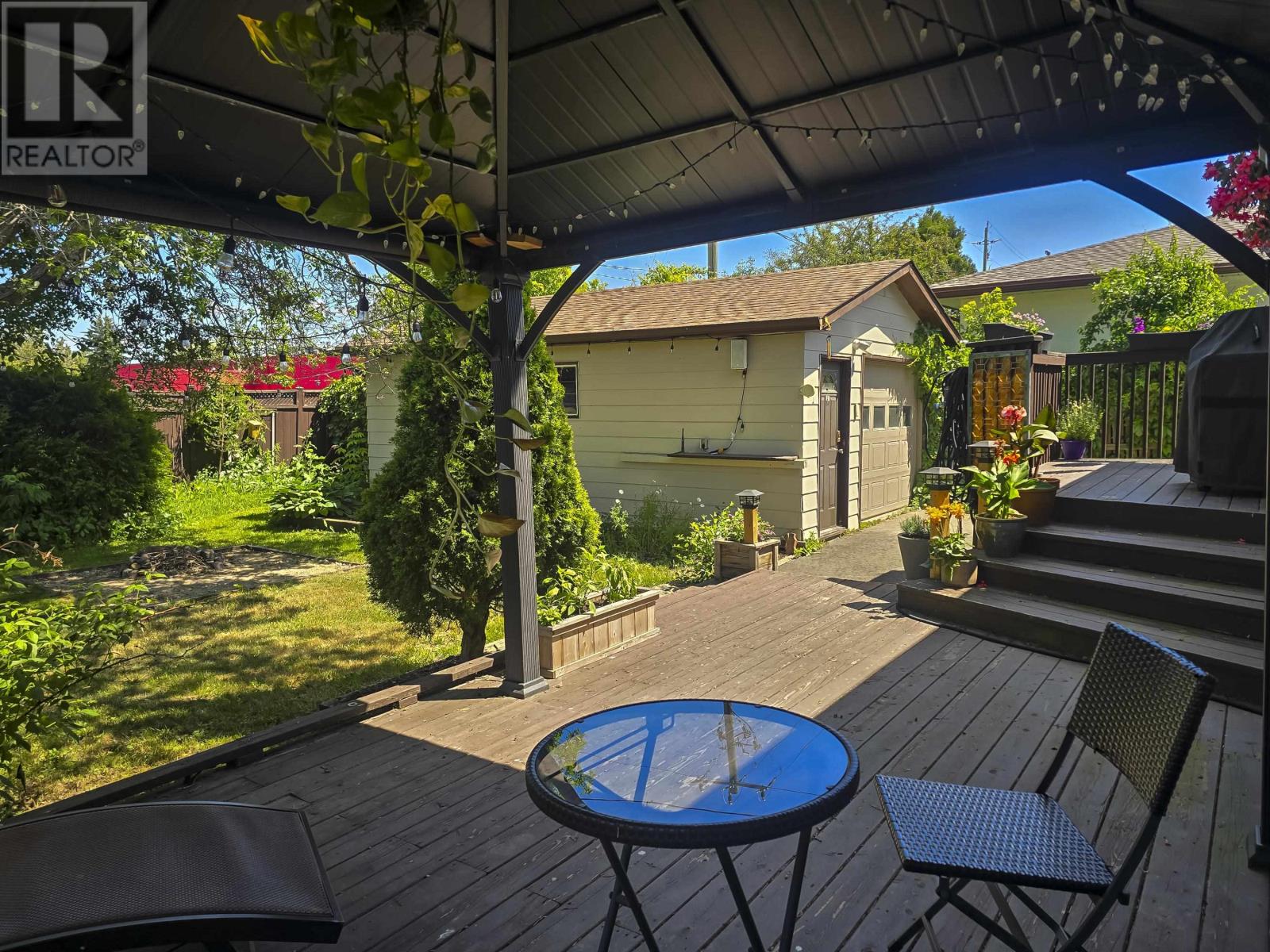 105 Spruce CT - 36