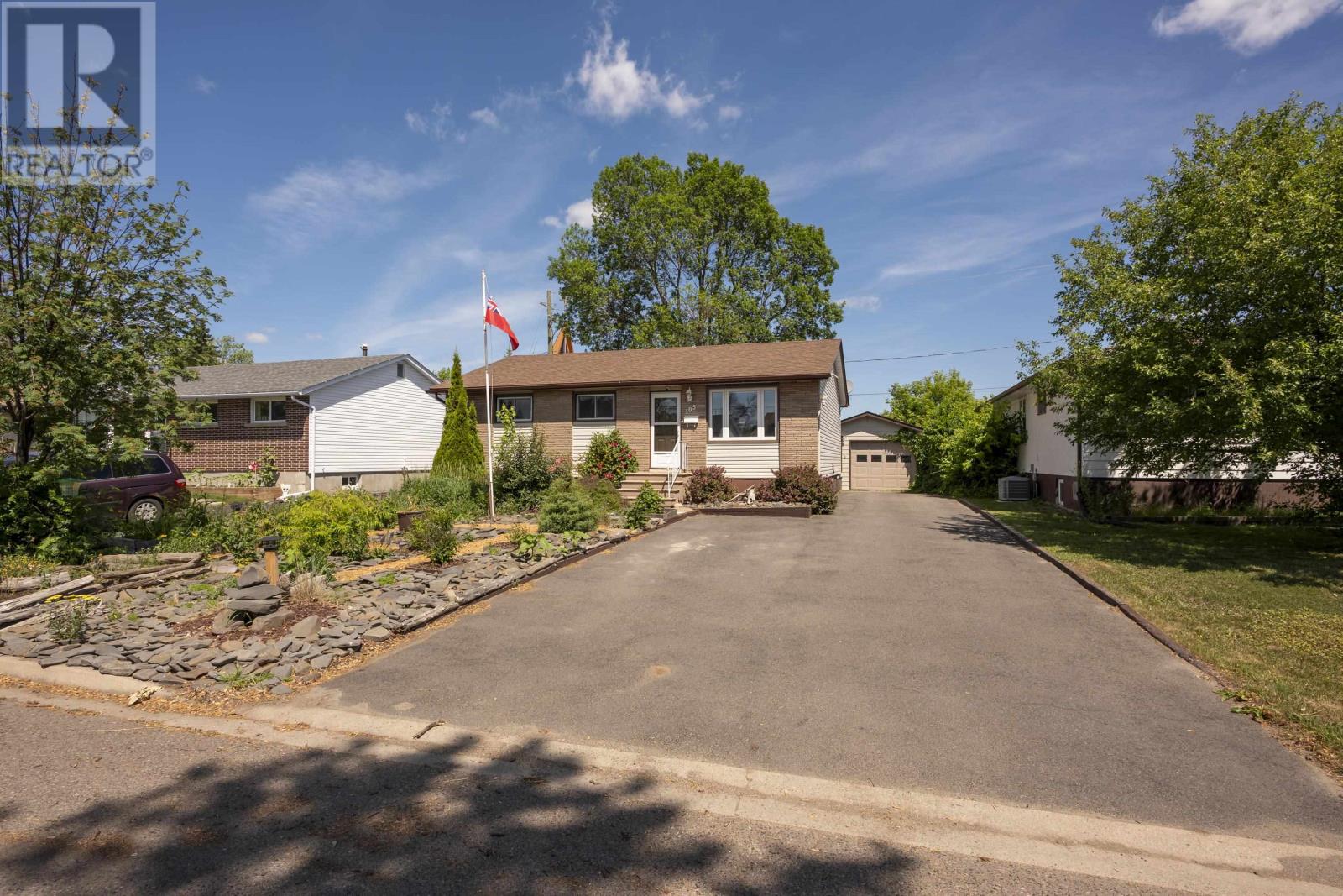 105 Spruce CT - 42