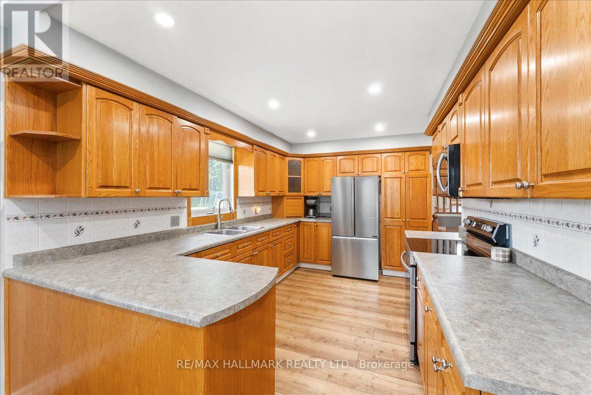 545 ST GEORGE STREET E - 11
