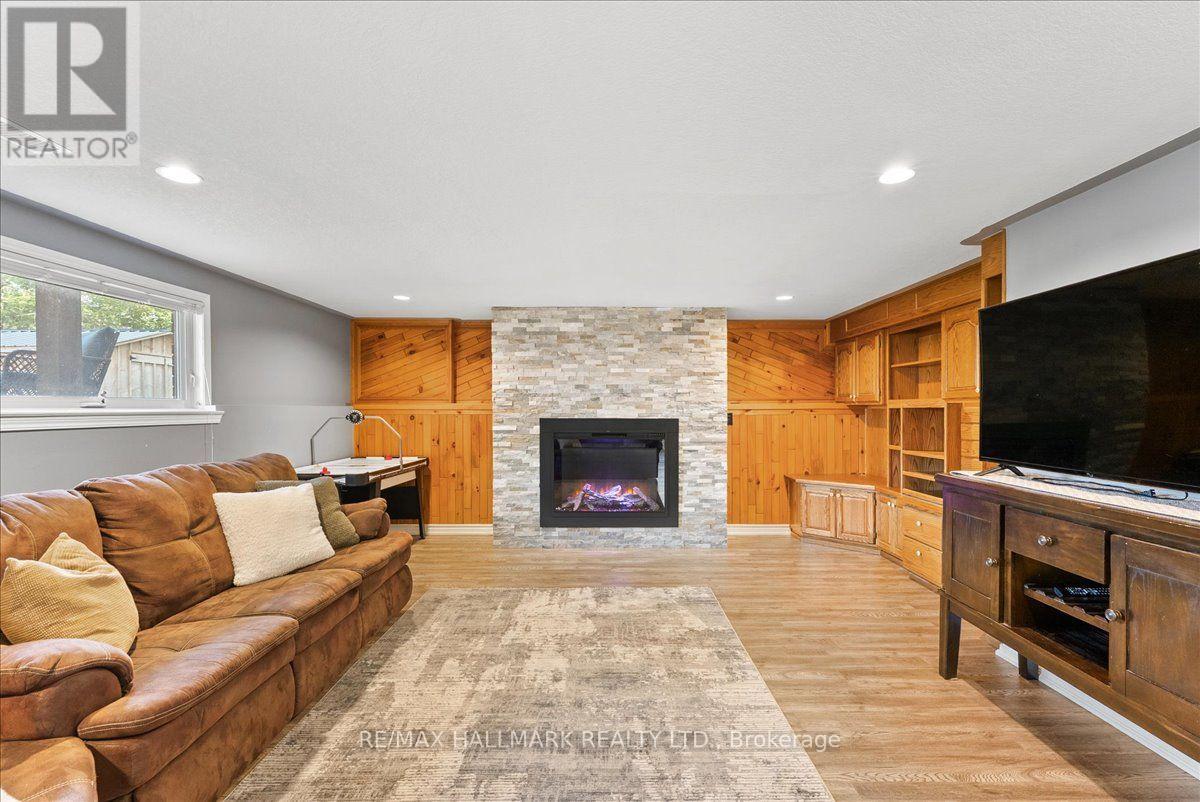 545 ST GEORGE STREET E - 27