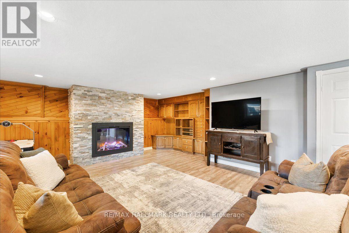 545 ST GEORGE STREET E - 28