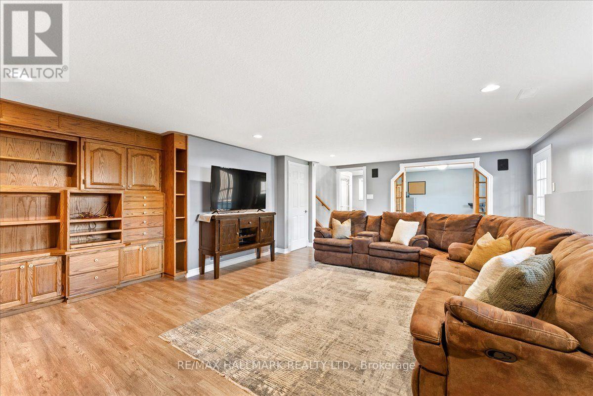 545 ST GEORGE STREET E - 29