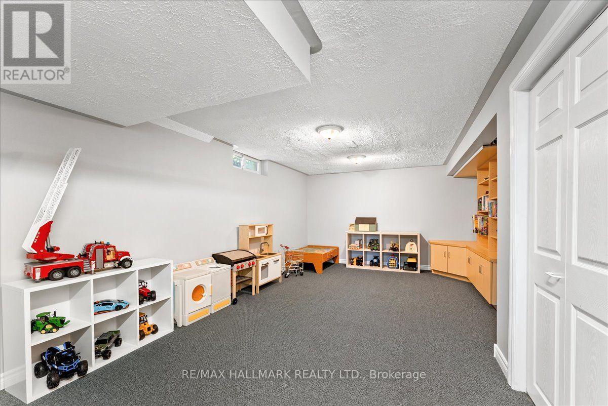 545 ST GEORGE STREET E - 34