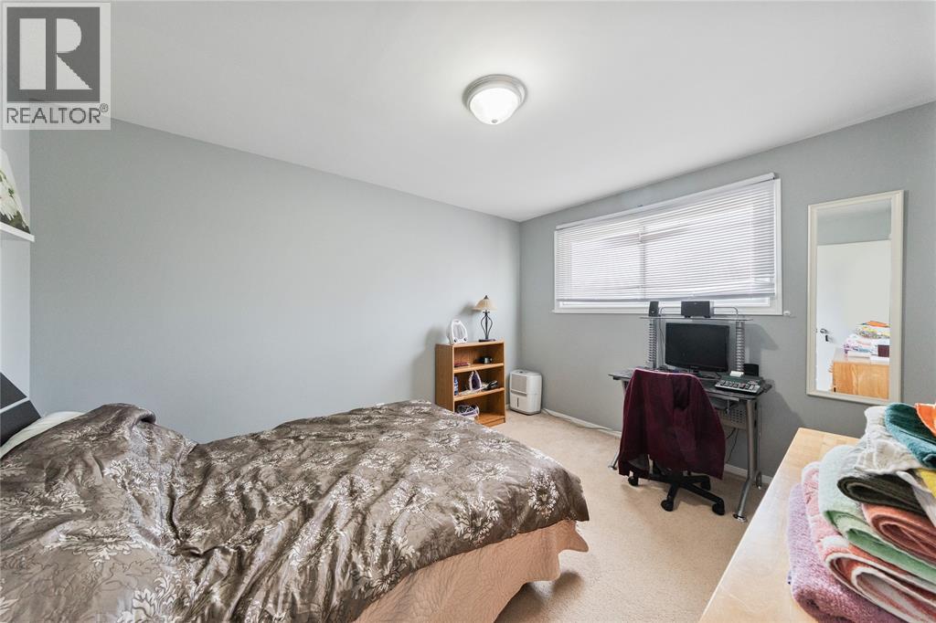 1126 Cathcart BOULEVARD - 27