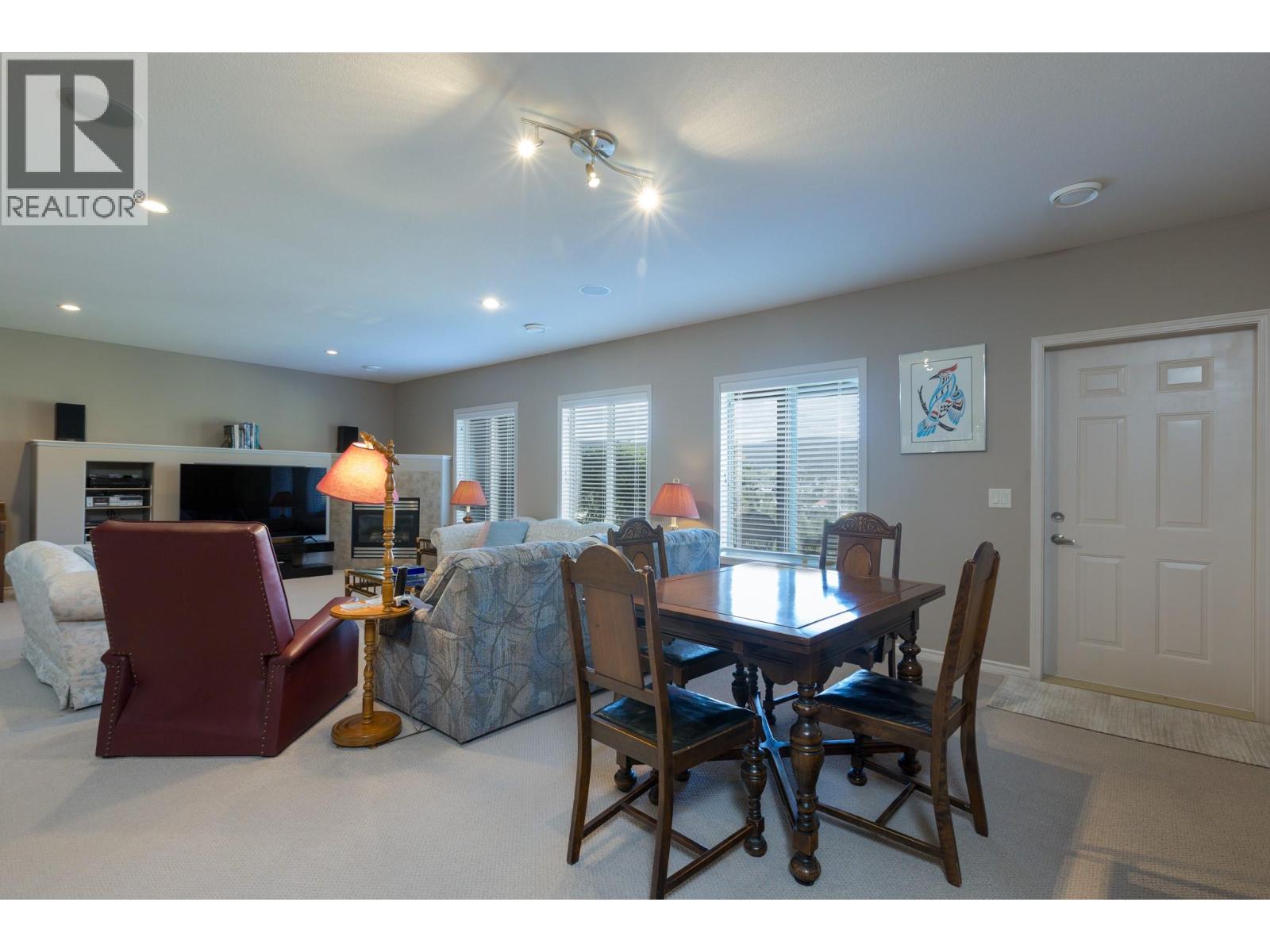 #29 3512 Ridge Boulevard - 30