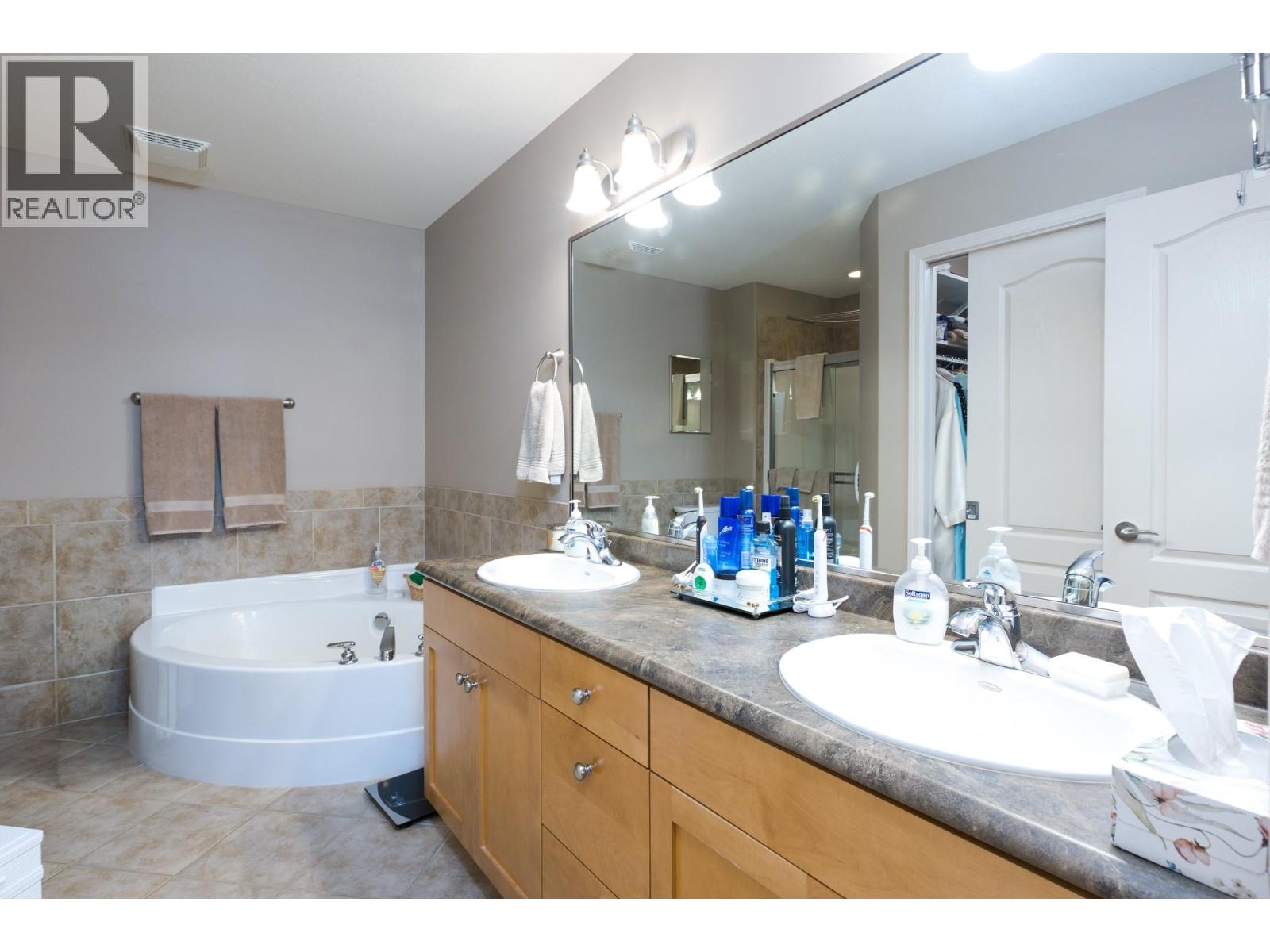#29 3512 Ridge Boulevard - 12