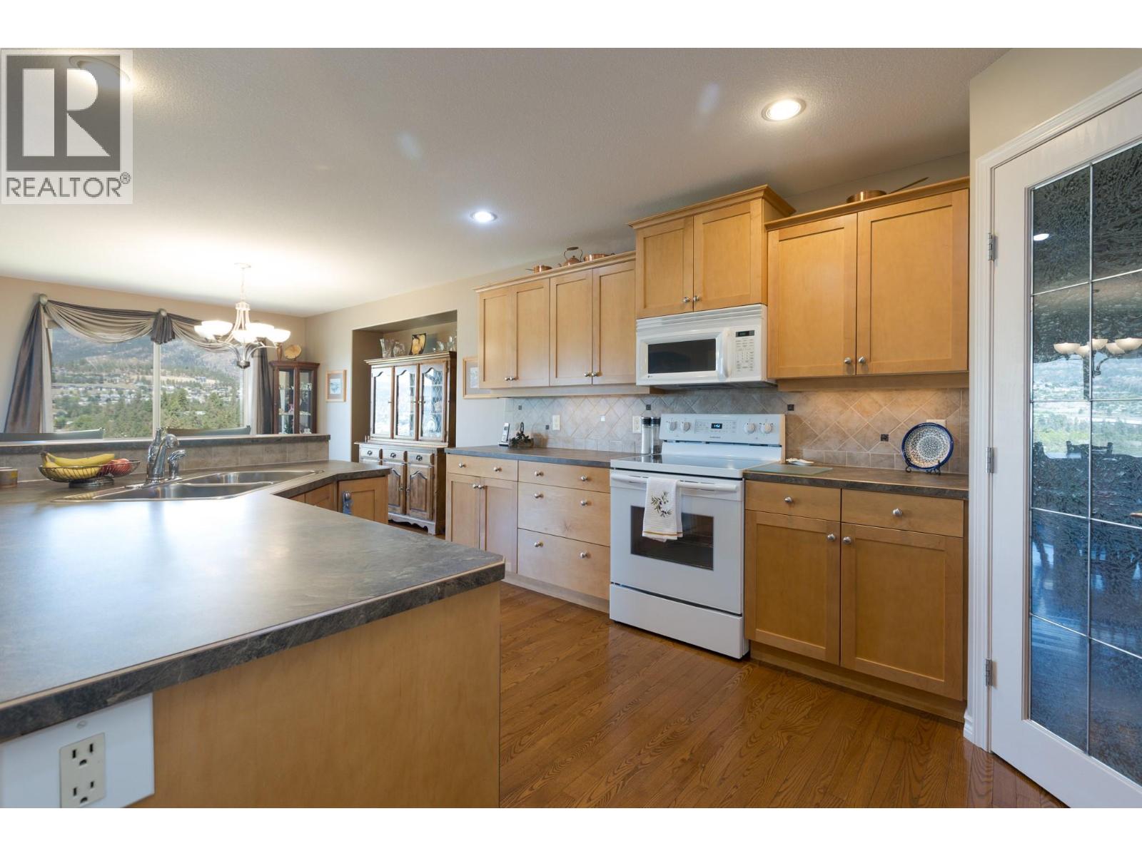 #29 3512 Ridge Boulevard - 23