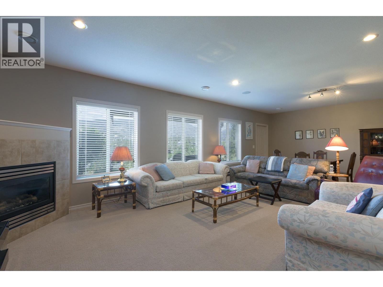 #29 3512 Ridge Boulevard - 35