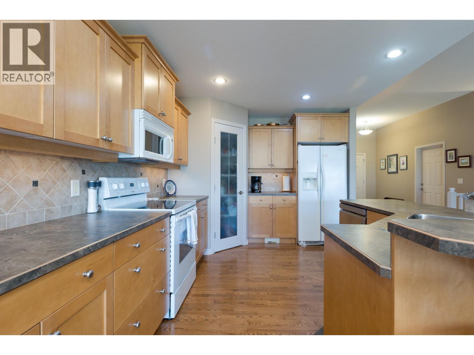 #29 3512 Ridge Boulevard - 9