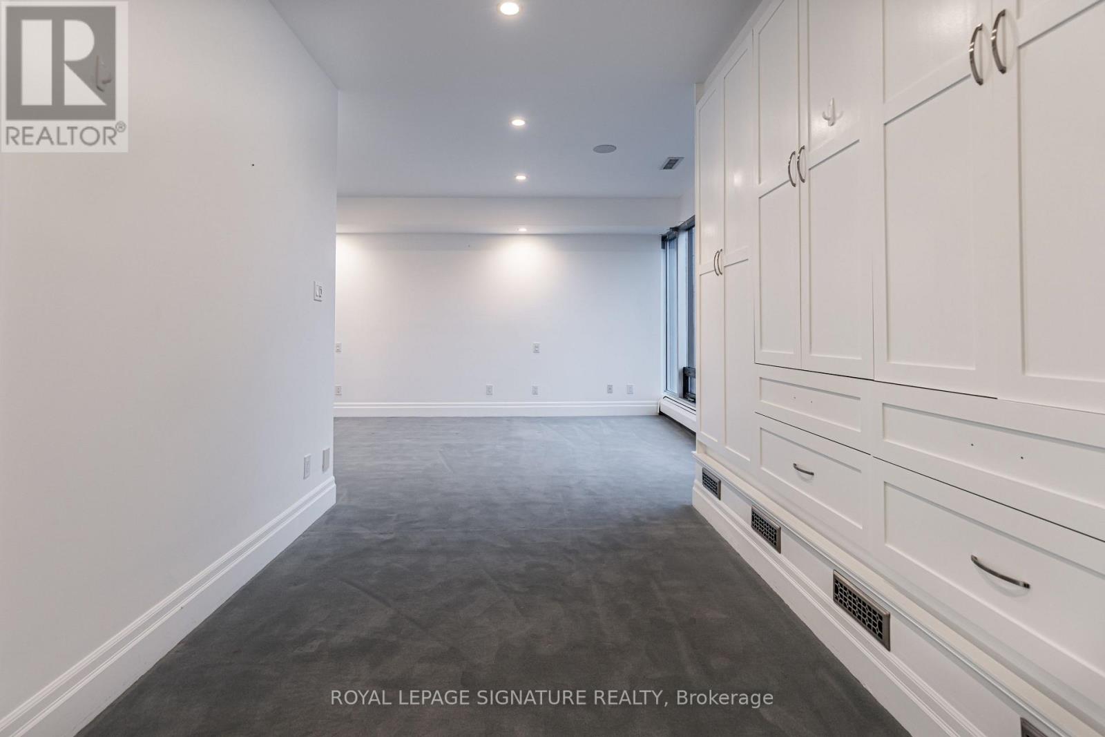 #2202 30 WELLINGTON STREET E - 23