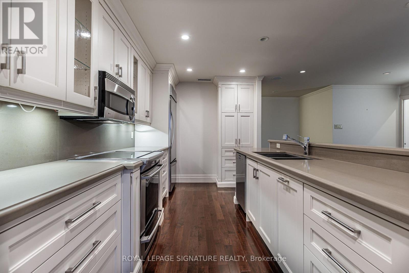 #2202 30 WELLINGTON STREET E - 19