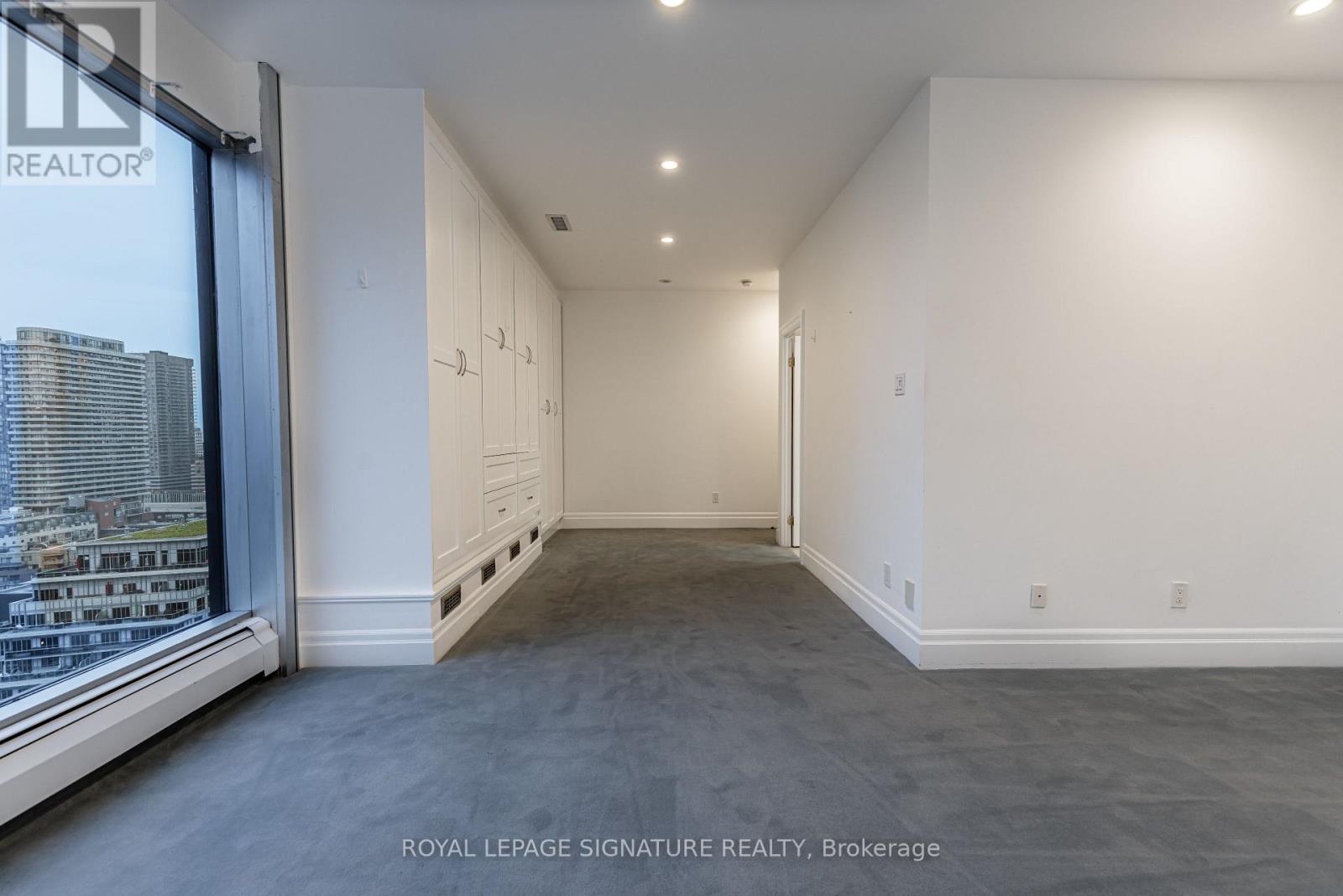 #2202 30 WELLINGTON STREET E - 27
