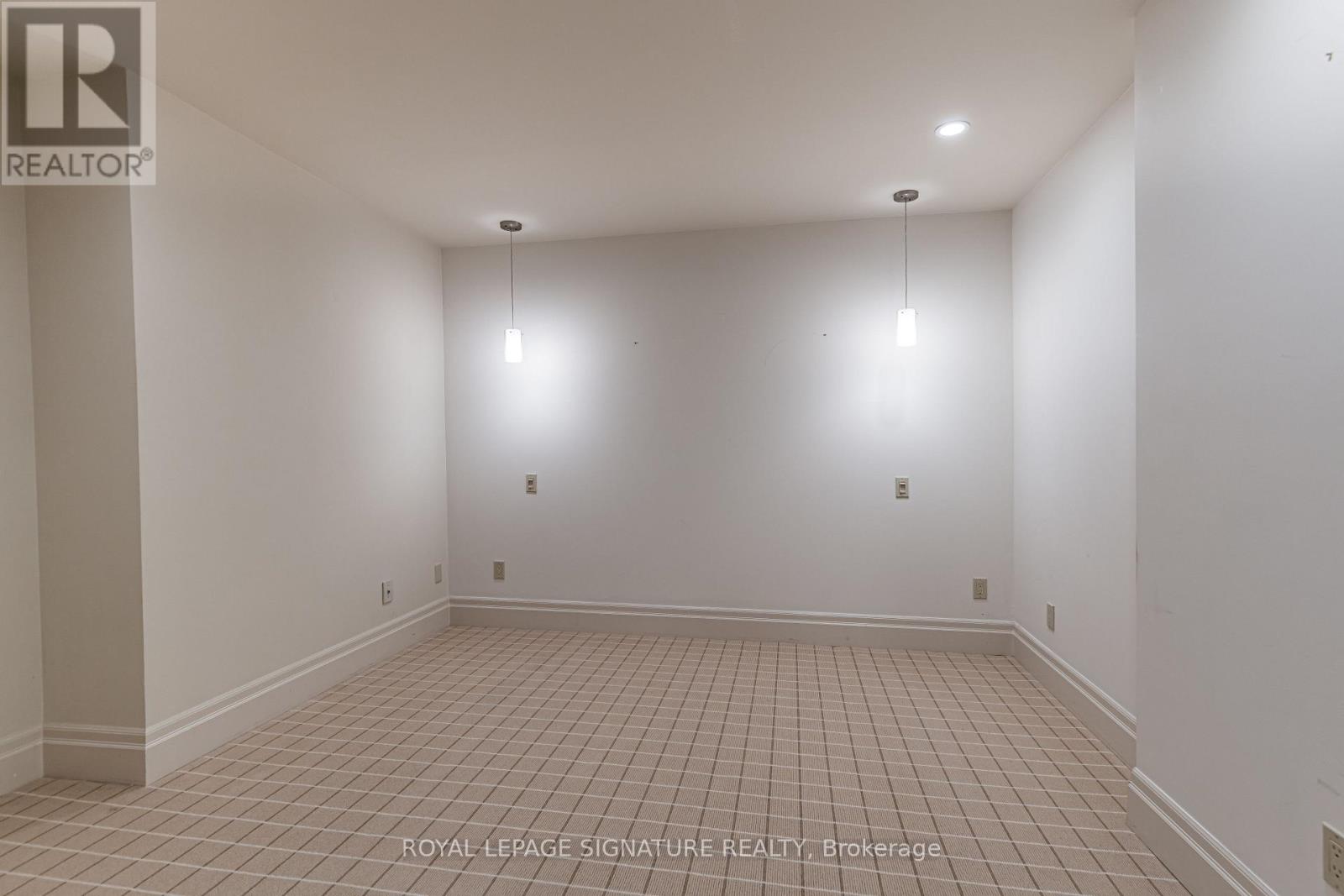 #2202 30 WELLINGTON STREET E - 31