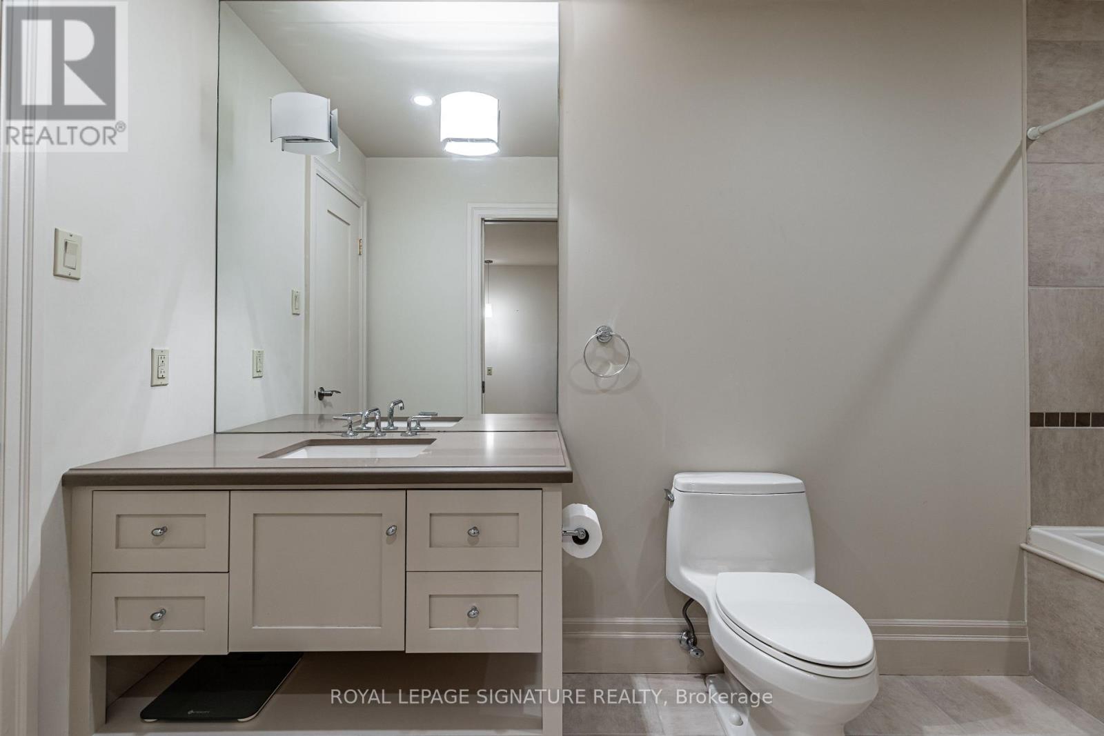 #2202 30 WELLINGTON STREET E - 35