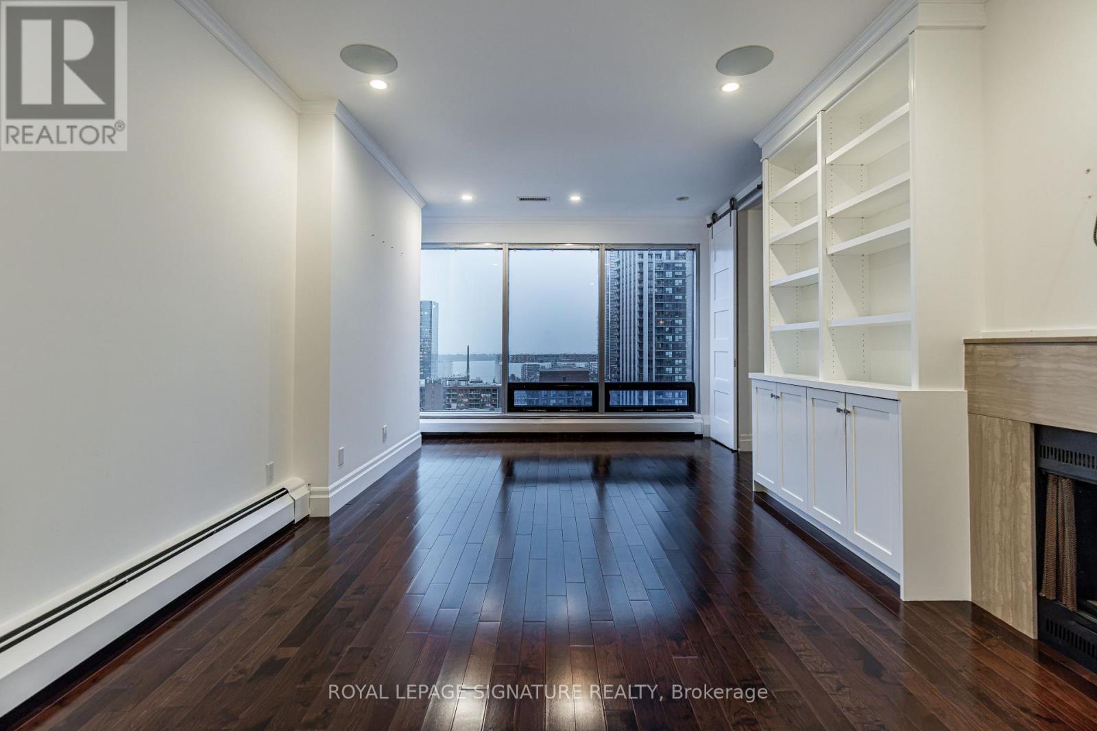 #2202 30 WELLINGTON STREET E - 38