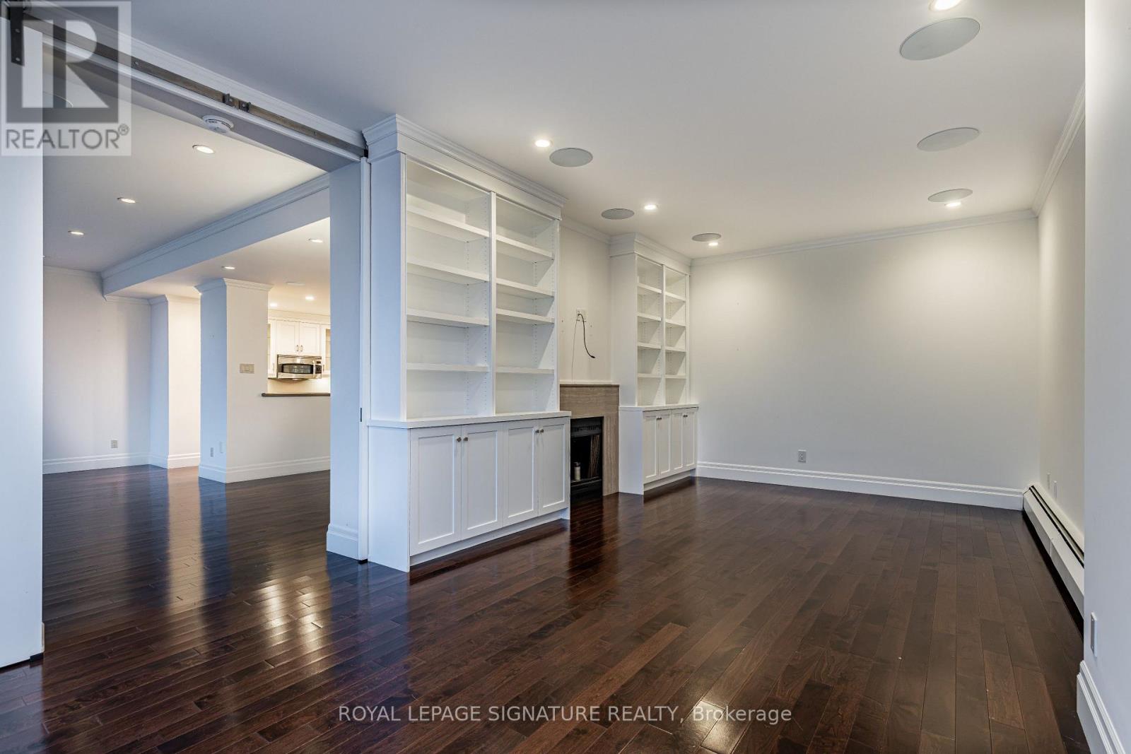 #2202 30 WELLINGTON STREET E - 40