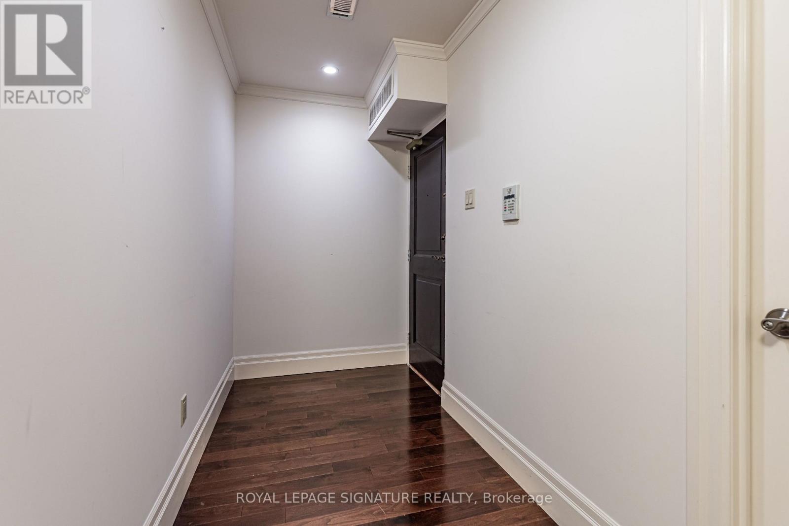 #2202 30 WELLINGTON STREET E - Image 9