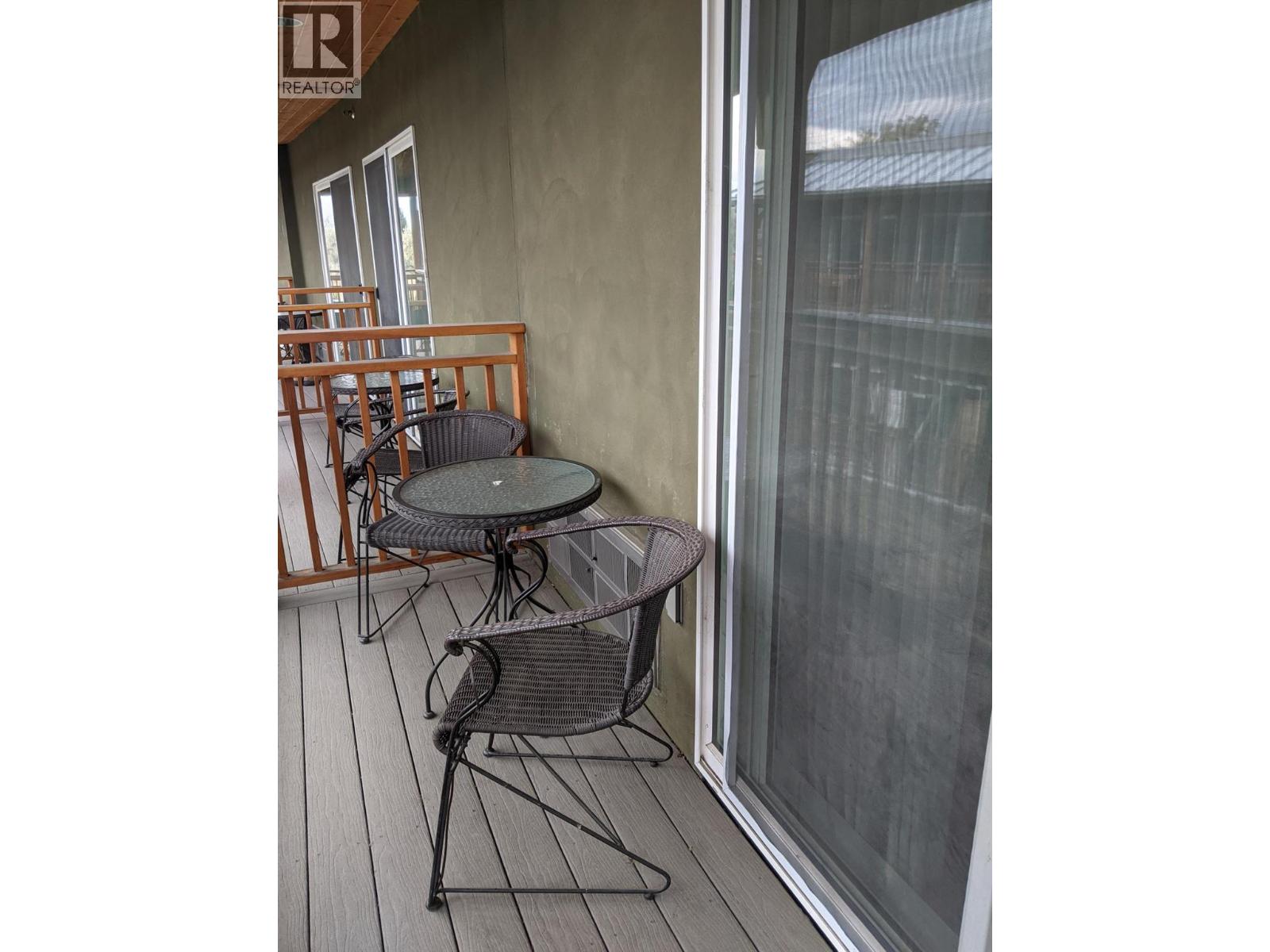  6203 Willow Avenue, Summerland
