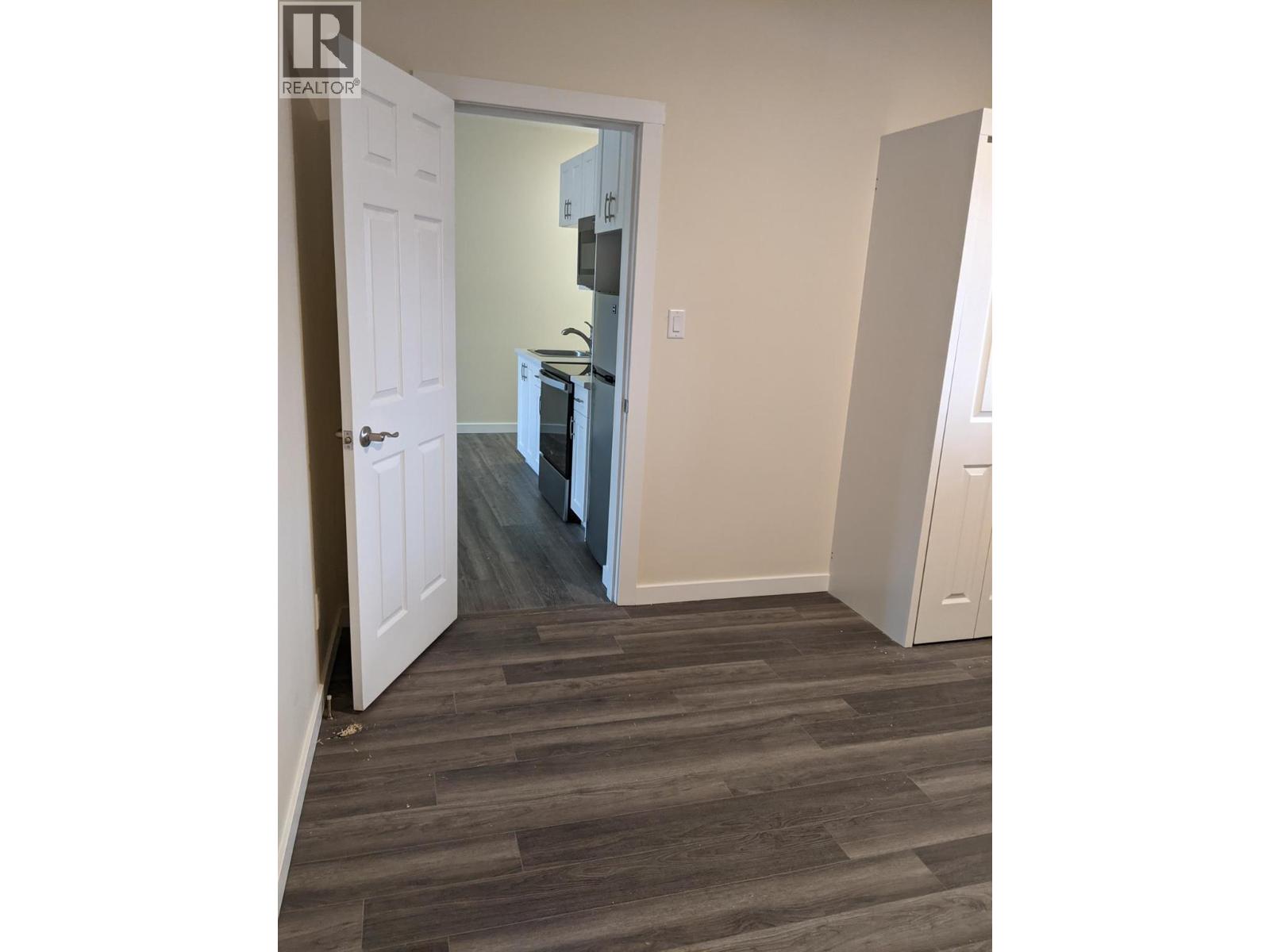  6203 Willow Avenue, Summerland