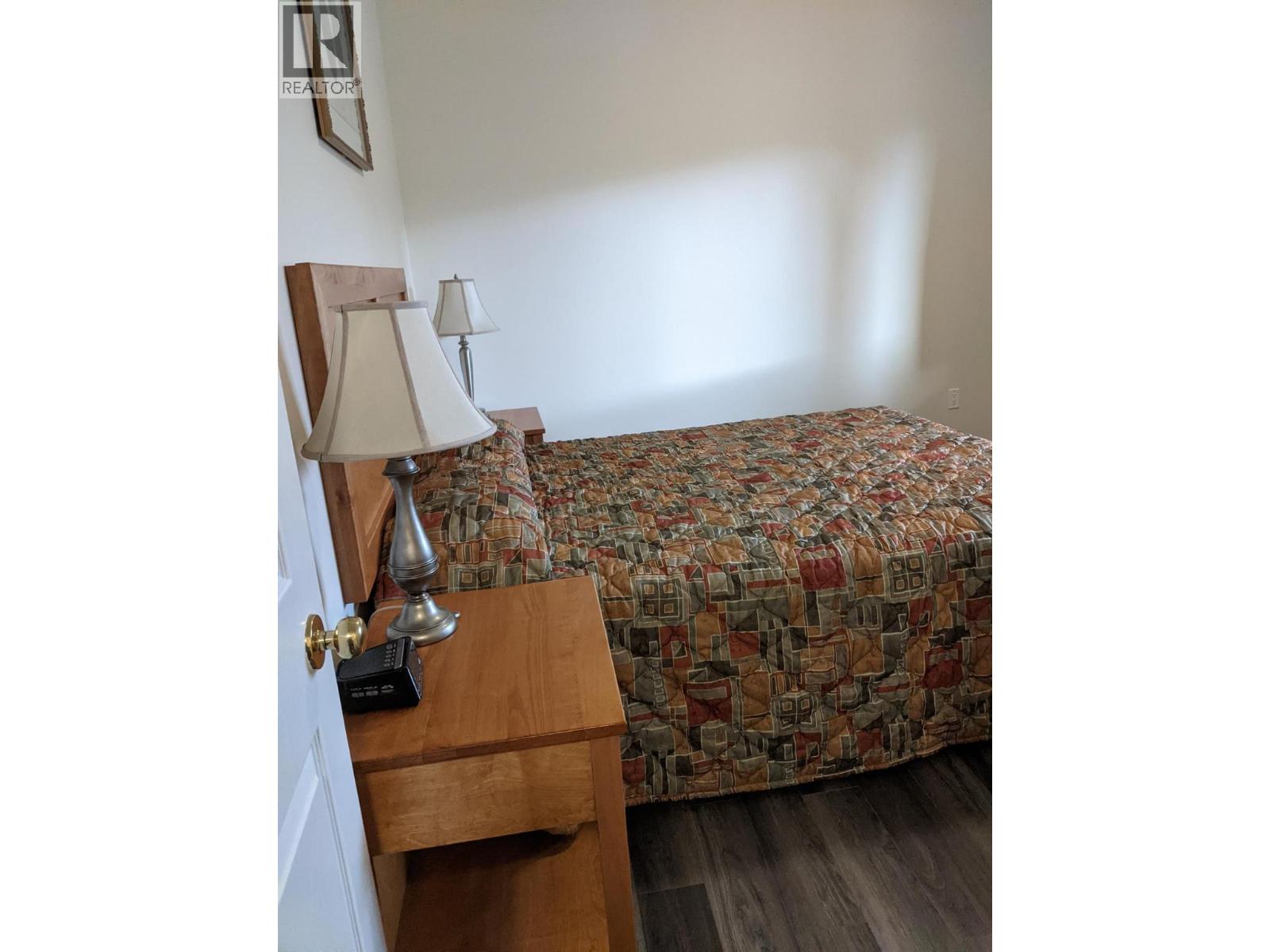  6203 Willow Avenue, Summerland