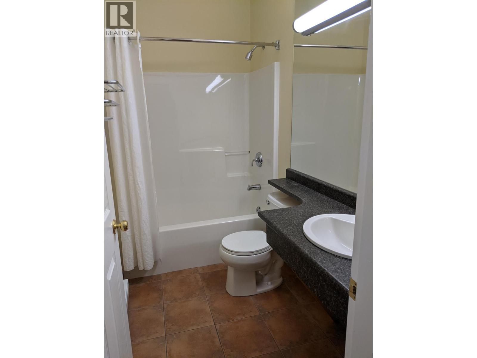  6203 Willow Avenue, Summerland