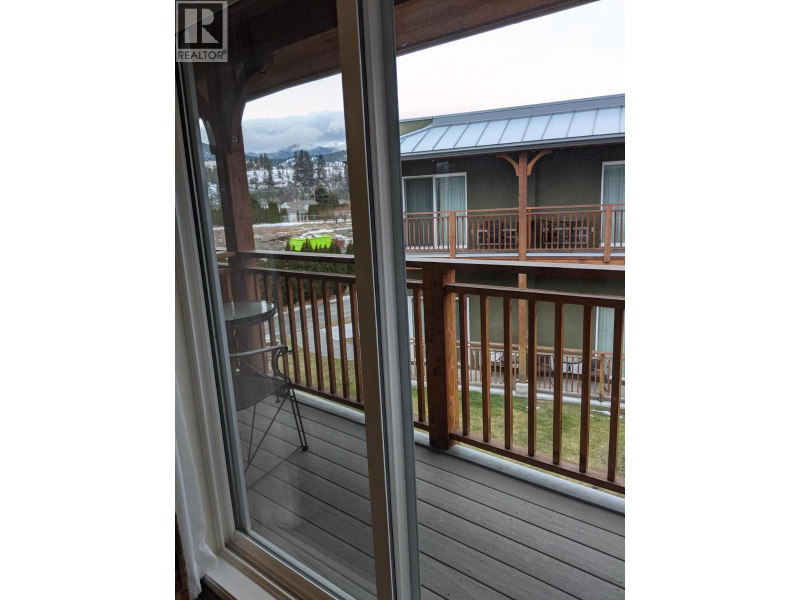  6203 Willow Avenue, Summerland
