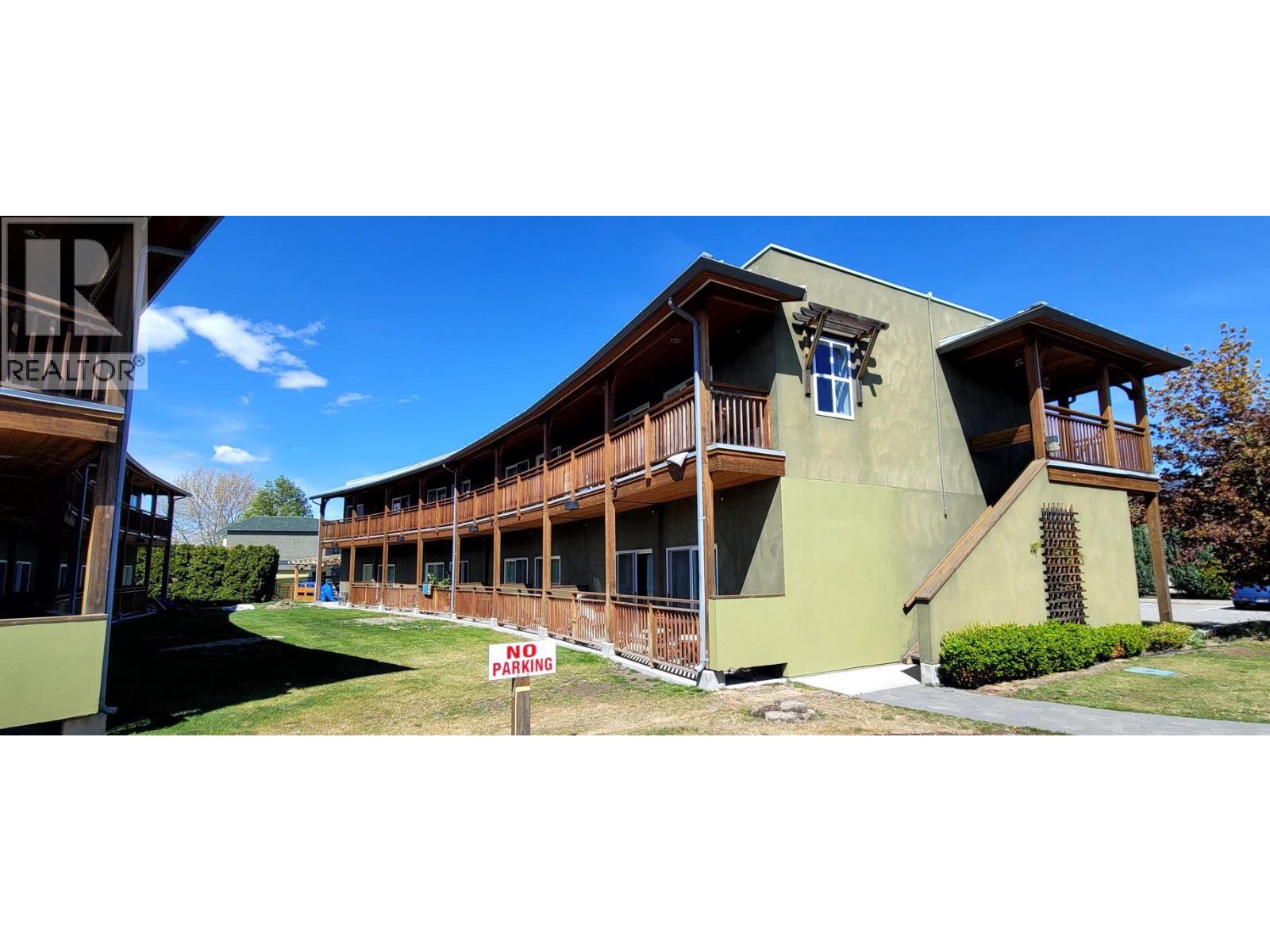  6203 Willow Avenue, Summerland