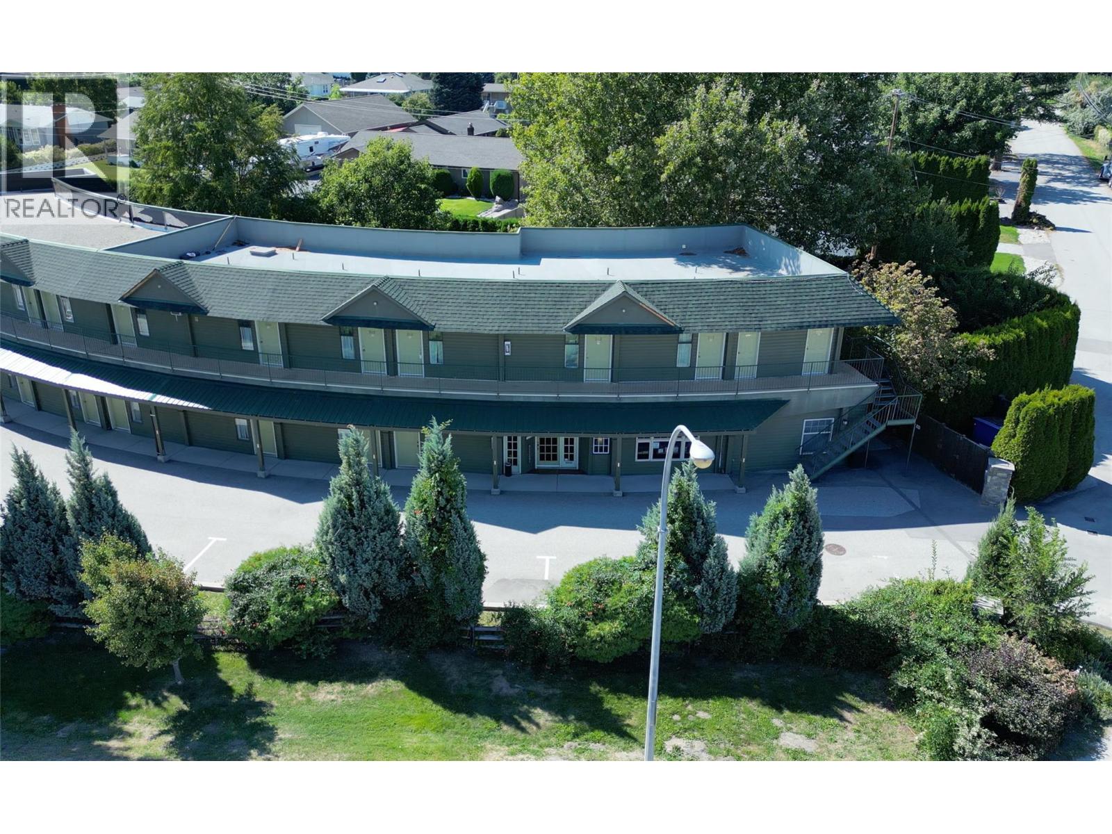  6203 Willow Avenue, Summerland