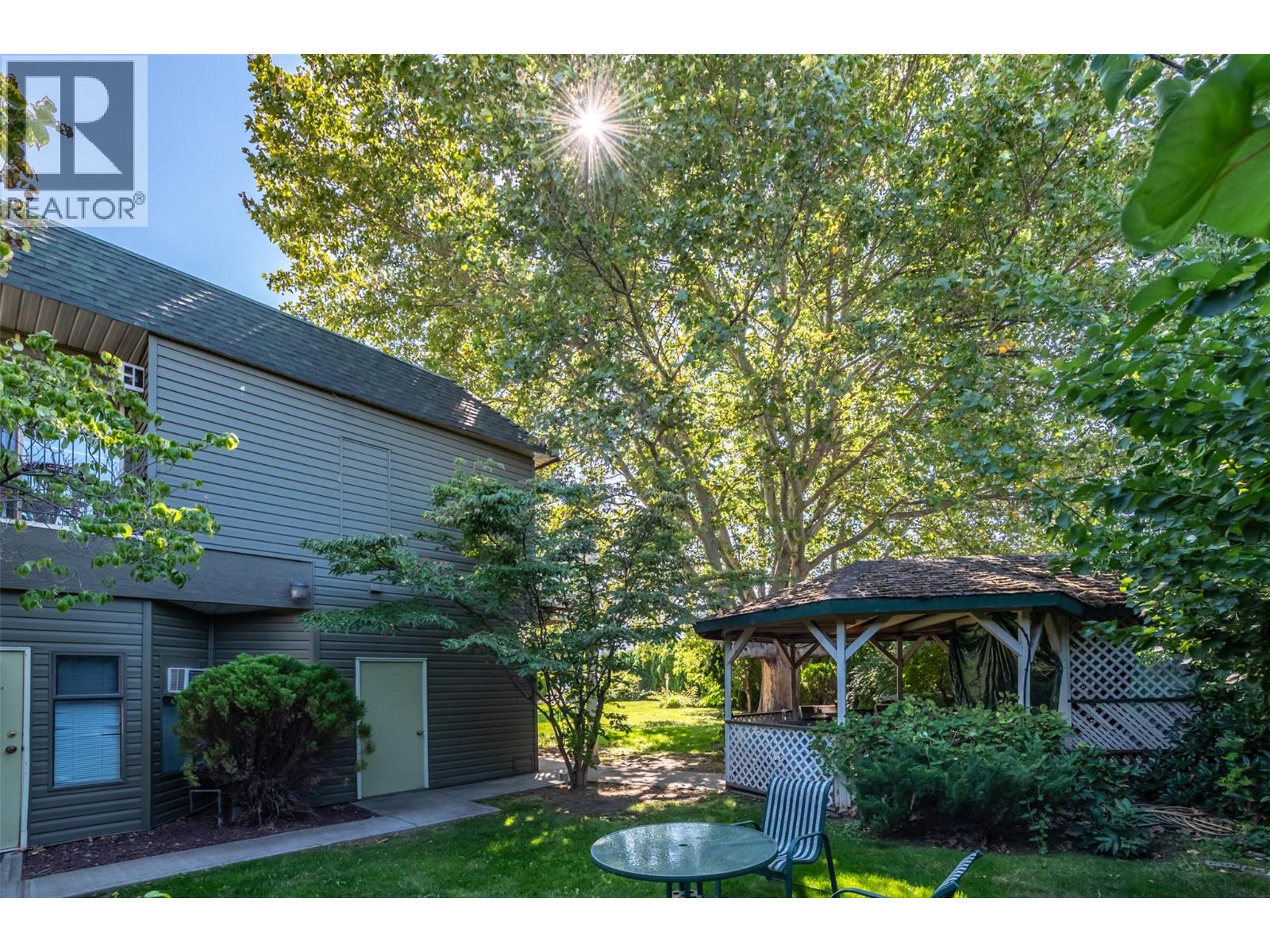  6203 Willow Avenue, Summerland