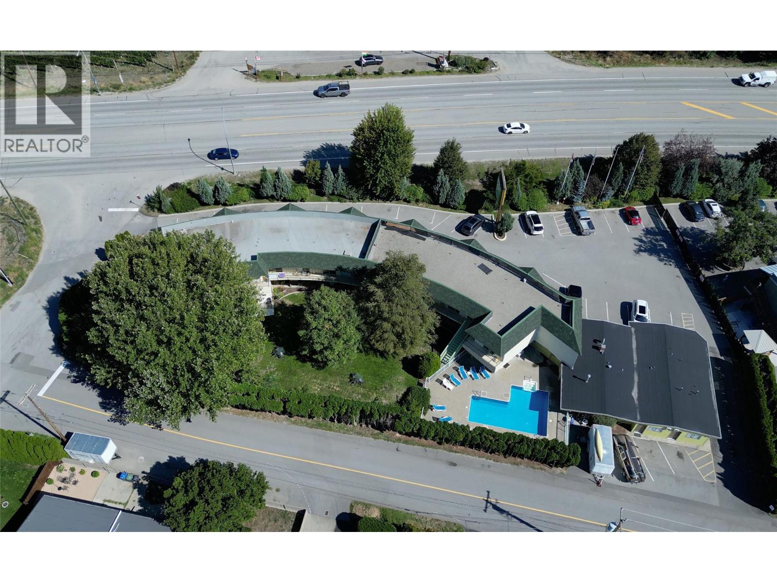  6203 Willow Avenue, Summerland
