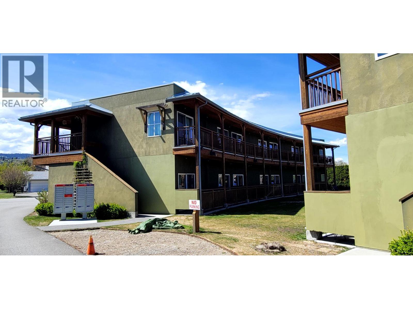  6203 Willow Avenue, Summerland