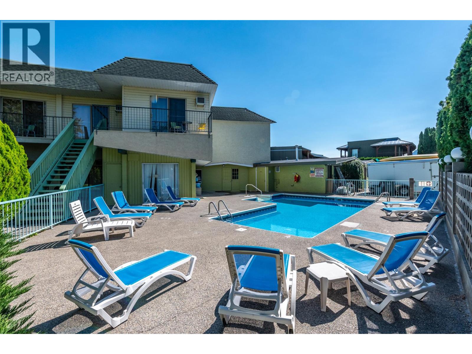  6203 Willow Avenue, Summerland